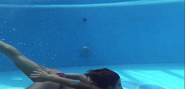  Pornstar Heidi Van Horny swims naked in the pool